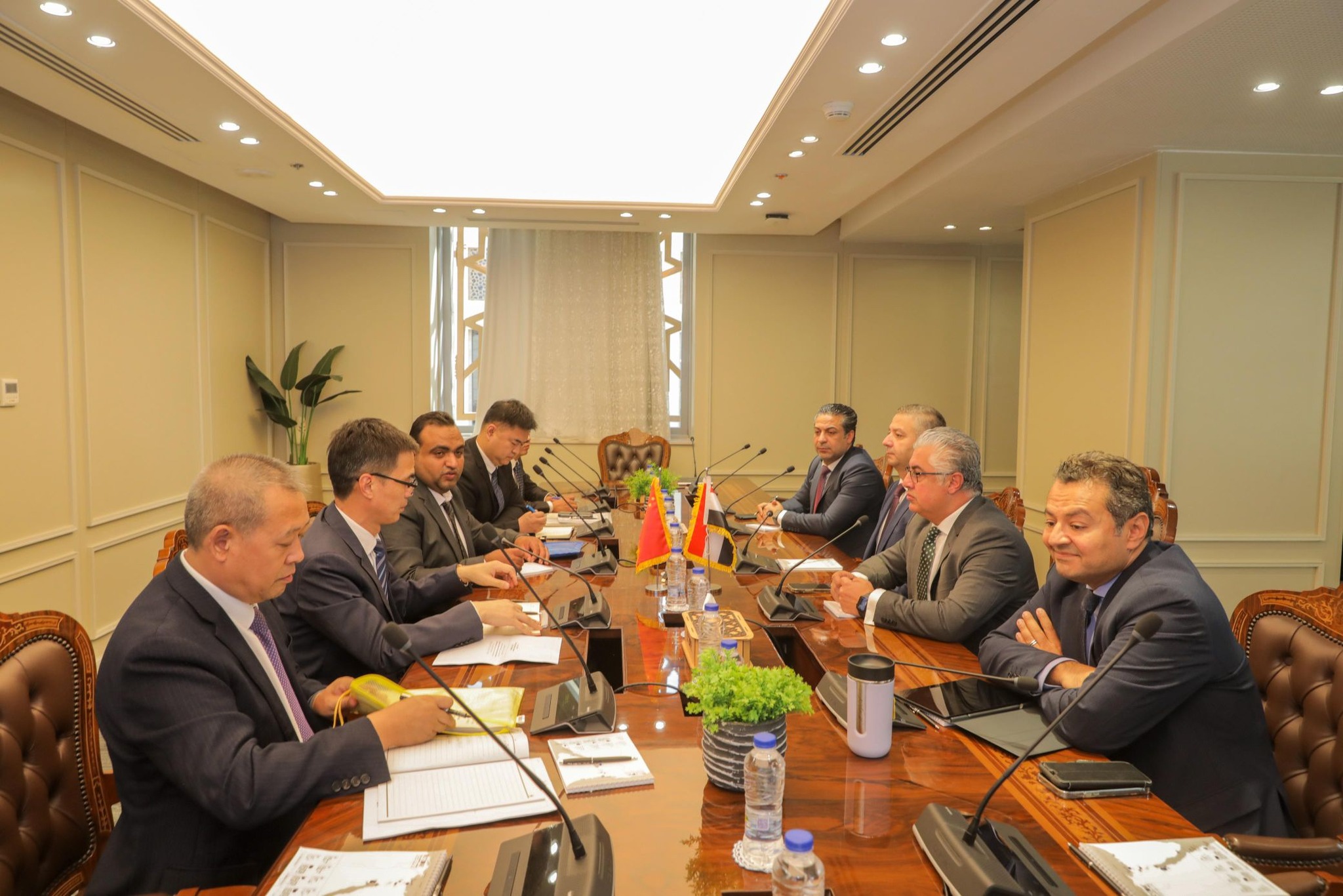 رئيس اقتصادية قناة السويس يبحث خطة دايون جوانزو الصينية لصناعة مختلف أنواع المركبات