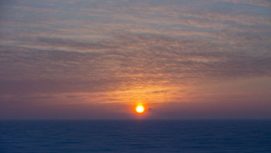 أسعار النفط ترتفع وخام برنت يسجل 73 دولارا للبرميل مع تزايد المخاطر السياسية