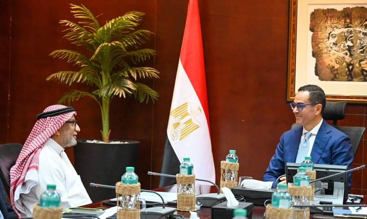وزير الاستثمار يبحث مع مجموعة الحكير توسعاتها المستقبلية في السوق المصرية