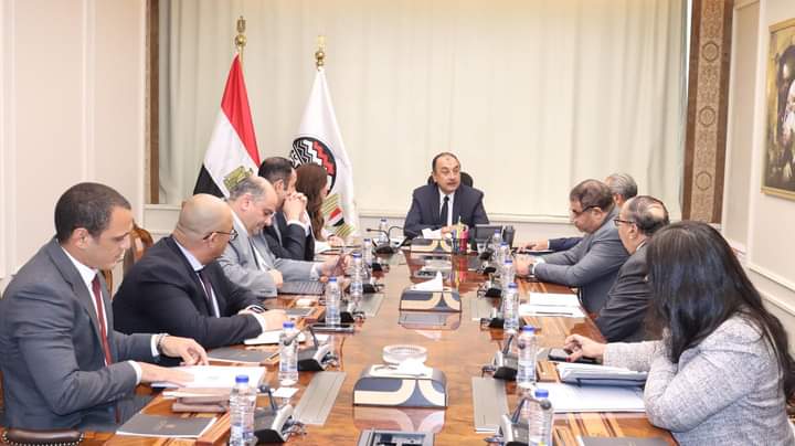 وزير الأعمال يبحث مع "مايكروسوفت مصر" موقف تطبيق نظام ERP في الشركات التابعة