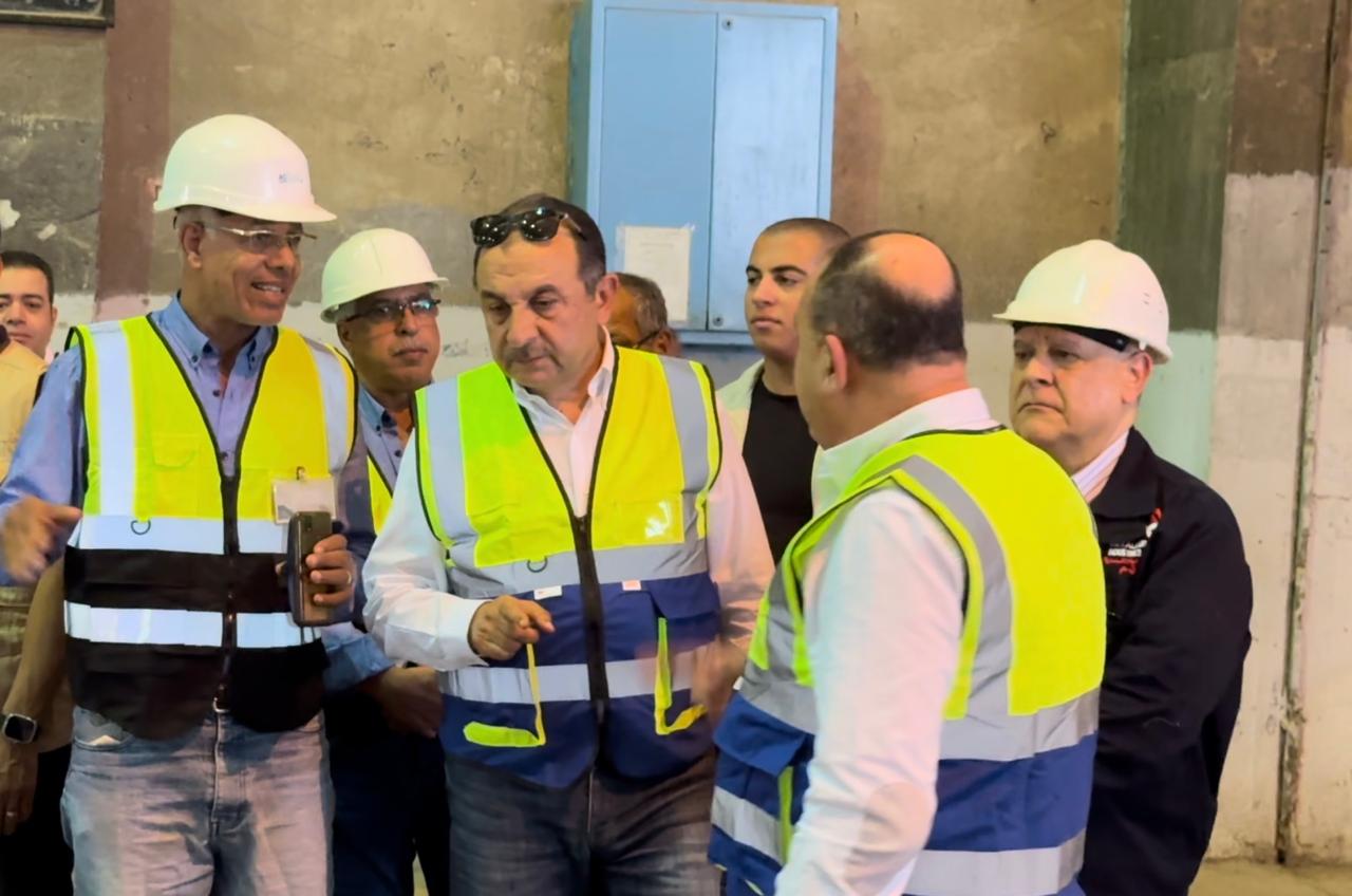 في جولة ميدانية.. وزير قطاع الأعمال العام يتفقد شركة النصر لصناعة المواسير الصلب