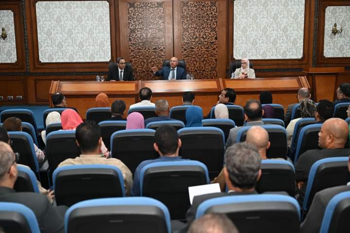 الوزير لمستثمري قنا : سحب الأراضي الصناعية وإعادة طرحها فى حالة تعدى مهل التشغيل