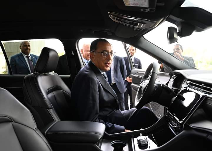 رئيس الوزراء يستعرض مقترحات "ستيلانتيس للسيارات" بشأن التوسعات المستقبلية للشركة