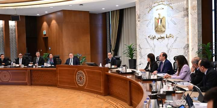 الحكومة : تسريع وتيرة إزالة الكربون من الصناعات المختلفة بما يتماشى مع المستهدفات