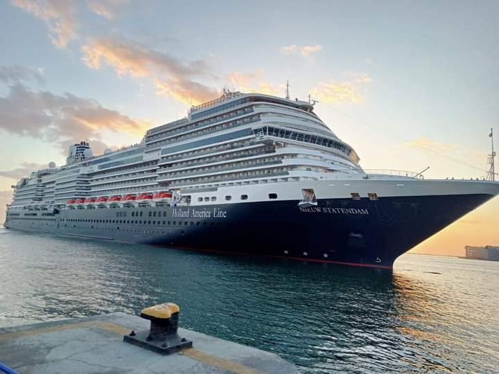 ميناء غرب بورسعيد يستقبل 3600 سائح على متن السفينة الهولندية NIEUW STATENDAM