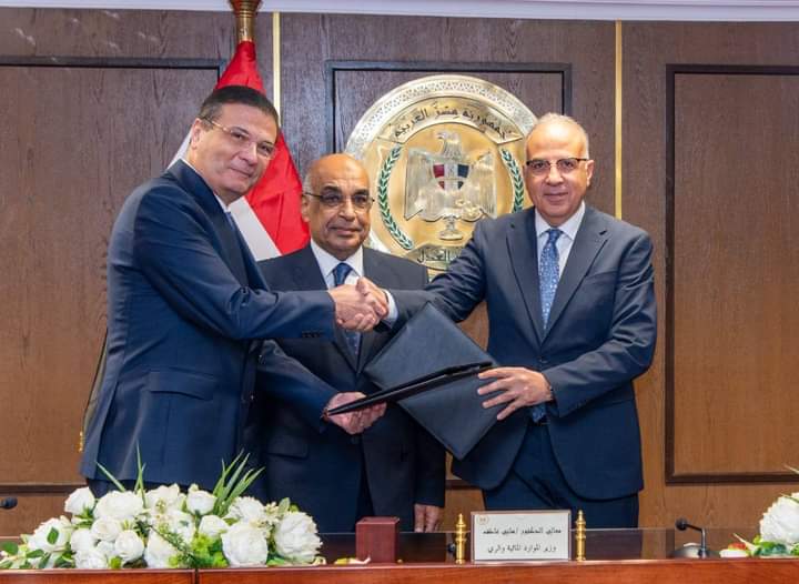 3 وزراء يشهدون توقيع اتفاقية تسوية منازعة استثمار مشروع القناة للسكر