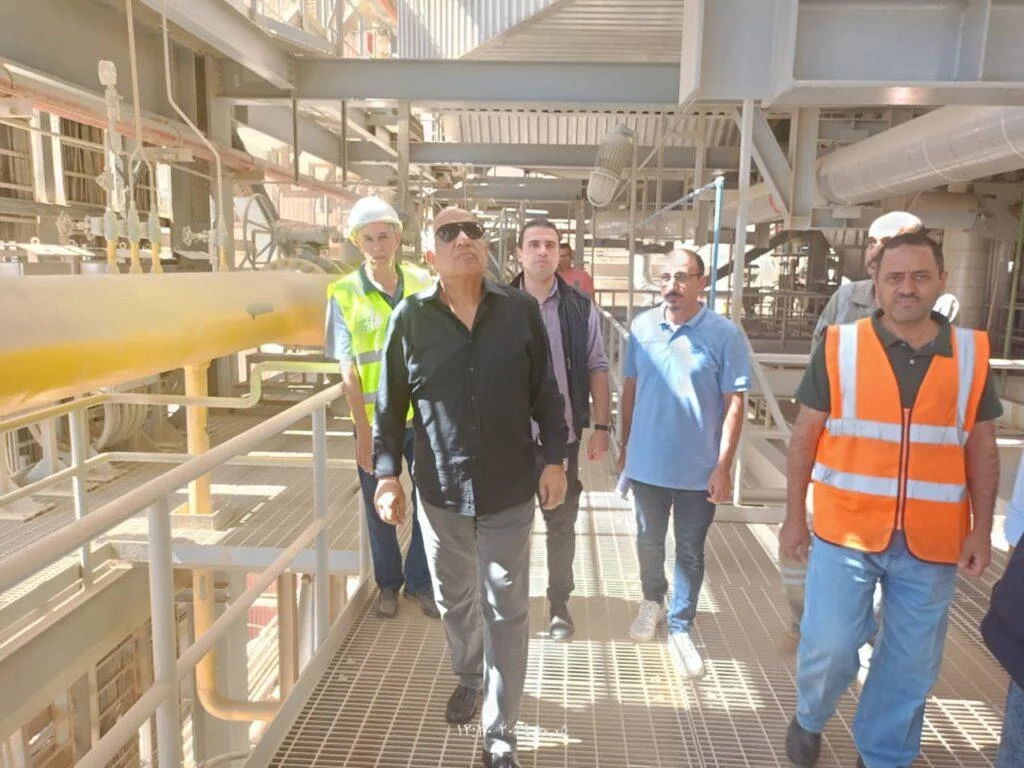 وزير الكهرباء يتفقد أول محطة شرق أوسطية تعمل بنظام الضغوط فوق الحرجة