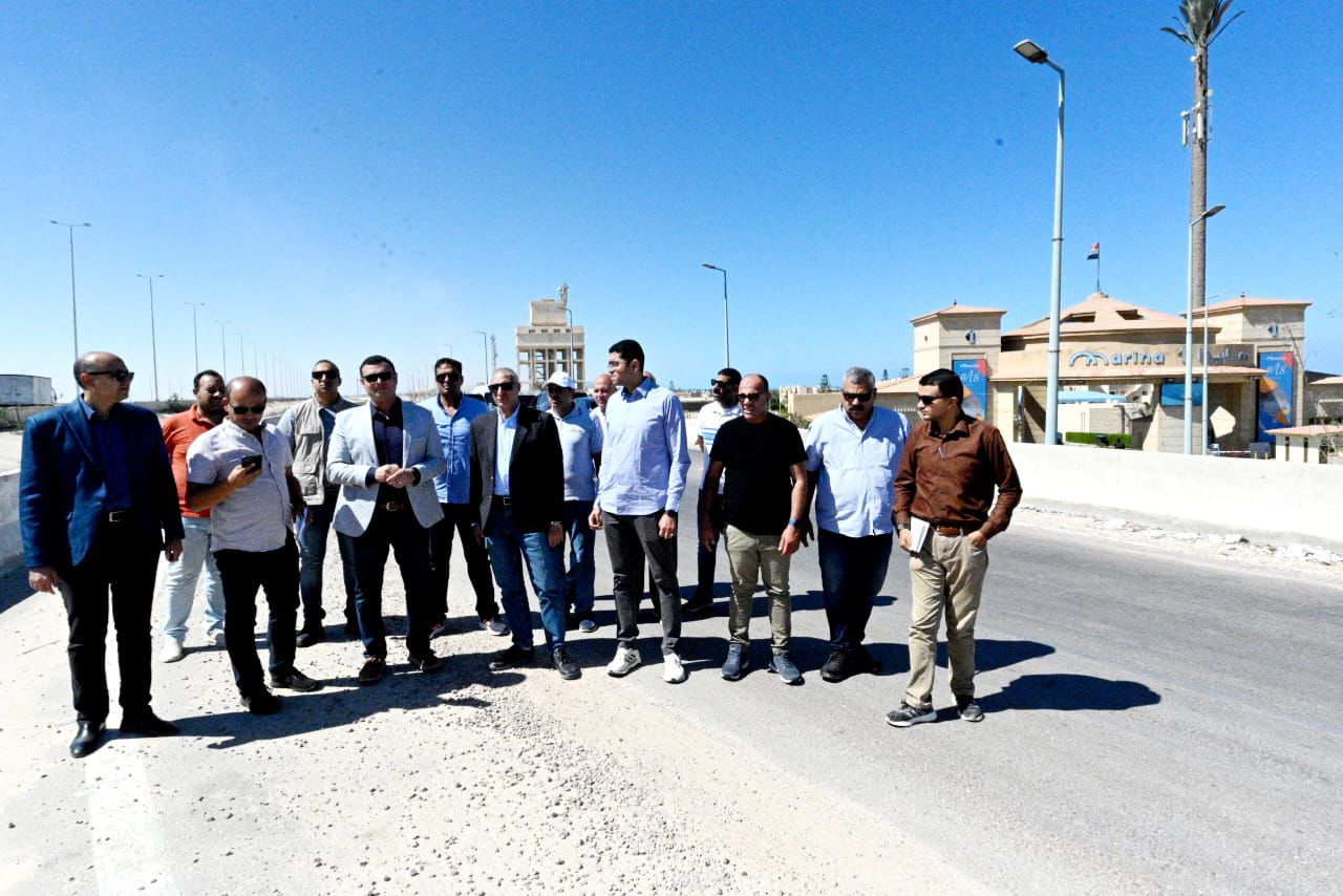 وزير الإسكان يتفقد أعمال التطوير ورفع الكفاءة الجارى والمخطط تنفيذها بمركز مارينا العلمين السياحى