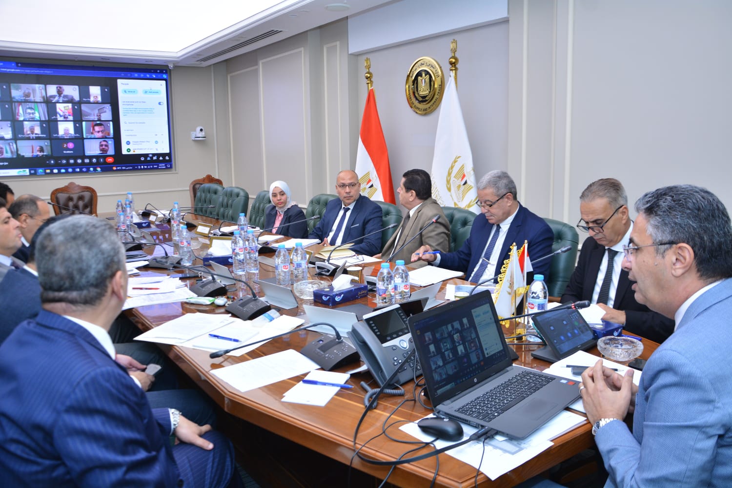 وزير التموين يعقد اجتماعاً  مع مديري المديريات بالمحافظات للتأكيد على مراقبة الأسواق