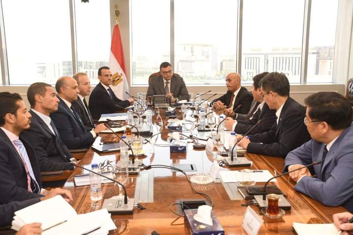 اجتماع أسبوعى لمتابعة مشروعات أبراج العاصمة والعلمين و"كريستال لاجون" للتأكيد على المواعيد المحددة