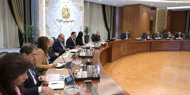 الحكومة تستعرض تجربة بنك جرامين في الإقراض الصغير ومتناهي الصغر