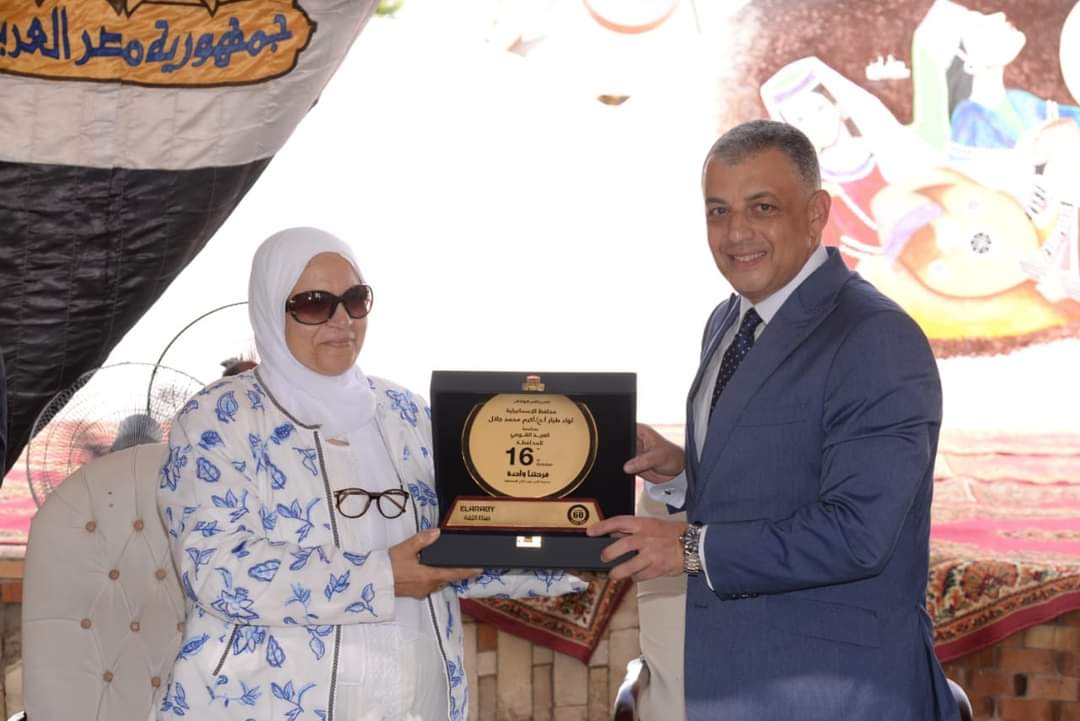 محافظ الإسماعلية يسلم 40 جهاز كهربائياً لعدد 10 عرائس مقدمة من مؤسسة العربي لتنمية المجتمع