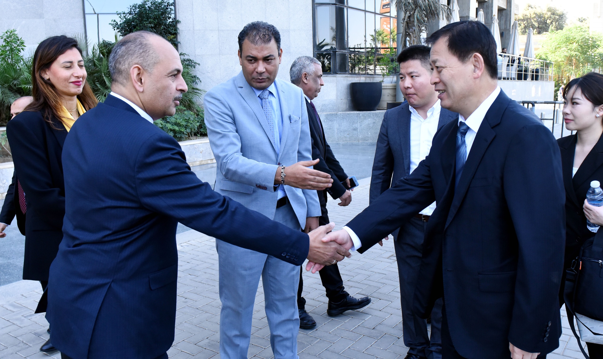 هيئة الاستثمار تستضيف وفداً صينياً لتعزيز التعاون في قطاعات الطاقة والنقل والمشروعات الصغيرة