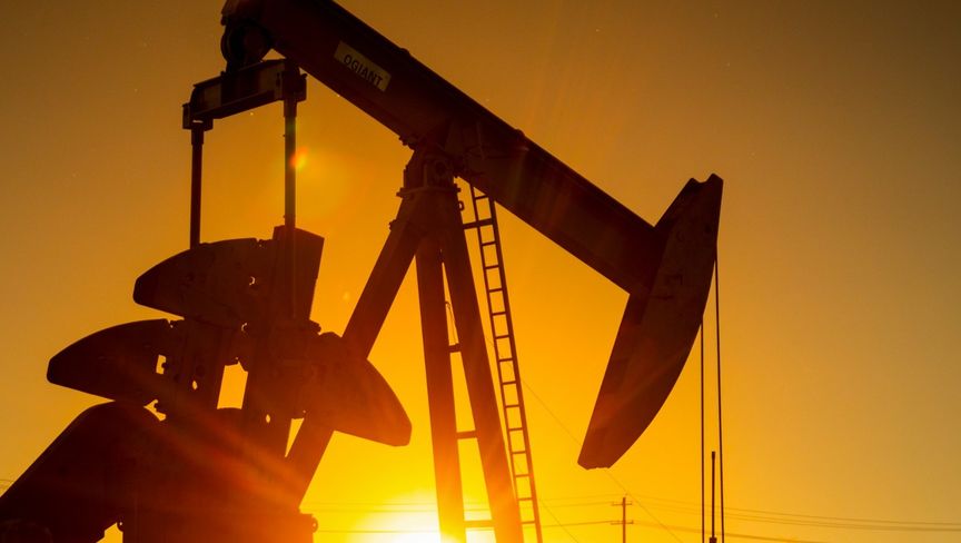 توقعات بفوائض في إمدادات النفط خلال العام المقبل ما يرجح انخفاض الأسعار