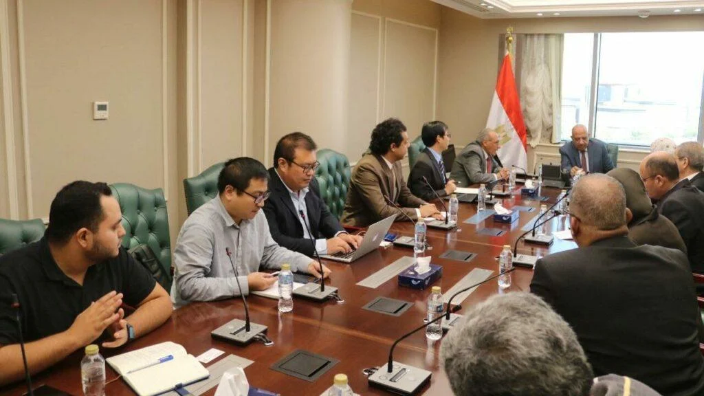 وزير الكهرباء يلتقي قيادات الشركة الصينية المنفذة لخط الربط الكهربائى المصرى السعودى