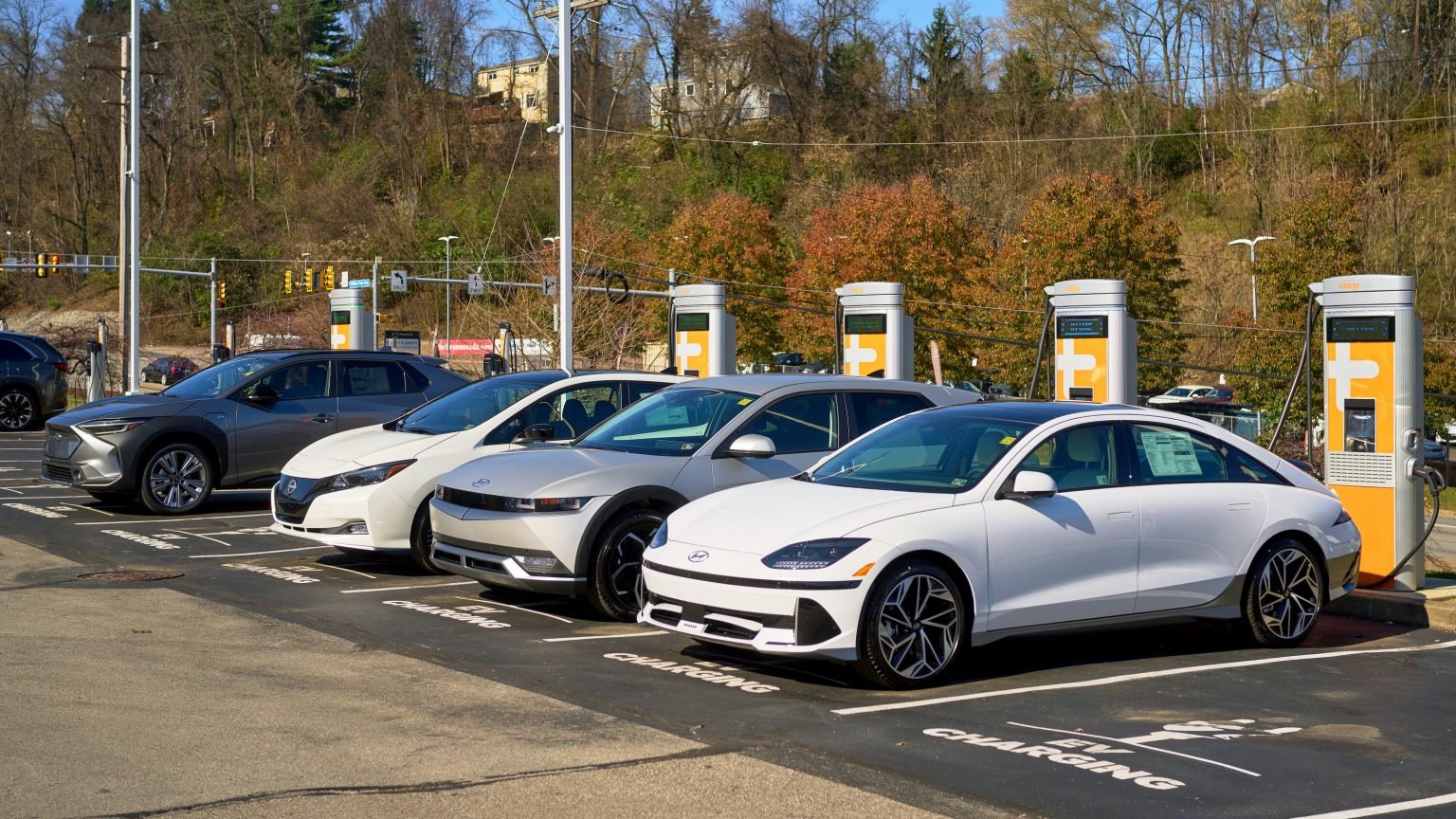 أرقام حديثة تظهر تراجع كبير في مبيعات السيارات الكهربائية في العالم