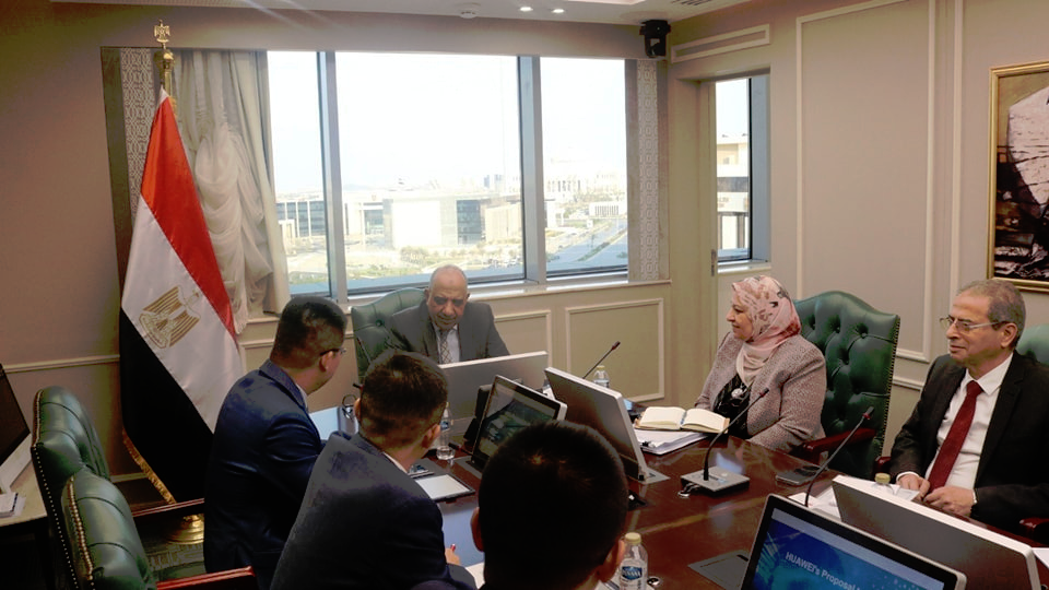 مباحثات مصرية صينية لتوطين صناعة المهمات الكهربائية بالشراكة مع هواوي