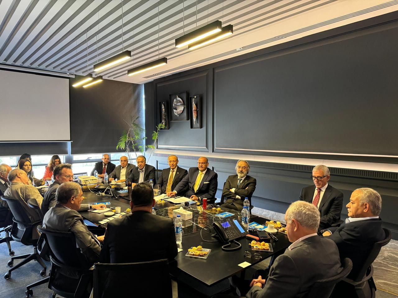 لقاء لبحث جذب استثمارات كندية لمصر ودعم الشركات المصرية المصدرة لكندا.