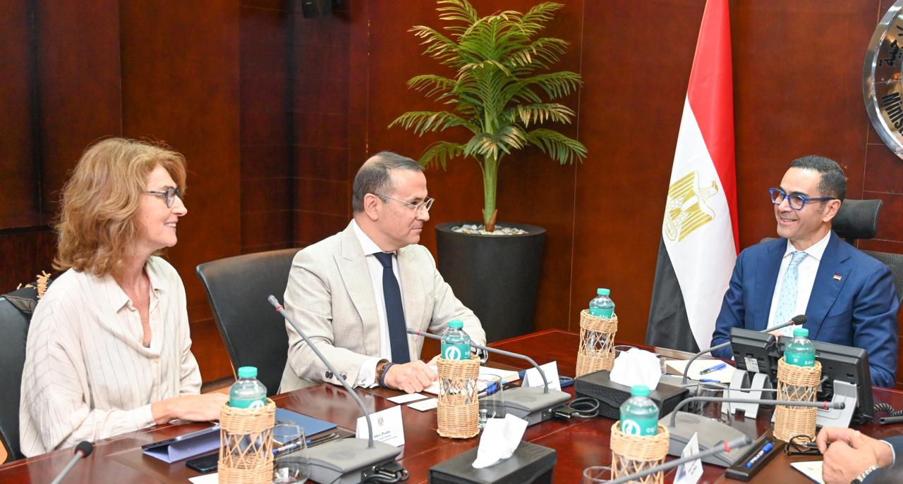 وزير الاستثمار يستعرض مشروع "دعم الاتحاد الأوروبي للتجارة والصناعة