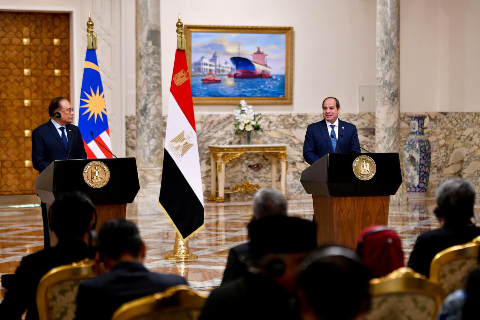 السيسي: تعاون مع ماليزيا في مجالات الاستثمار وصناعة السيارات والتكنولوجيا