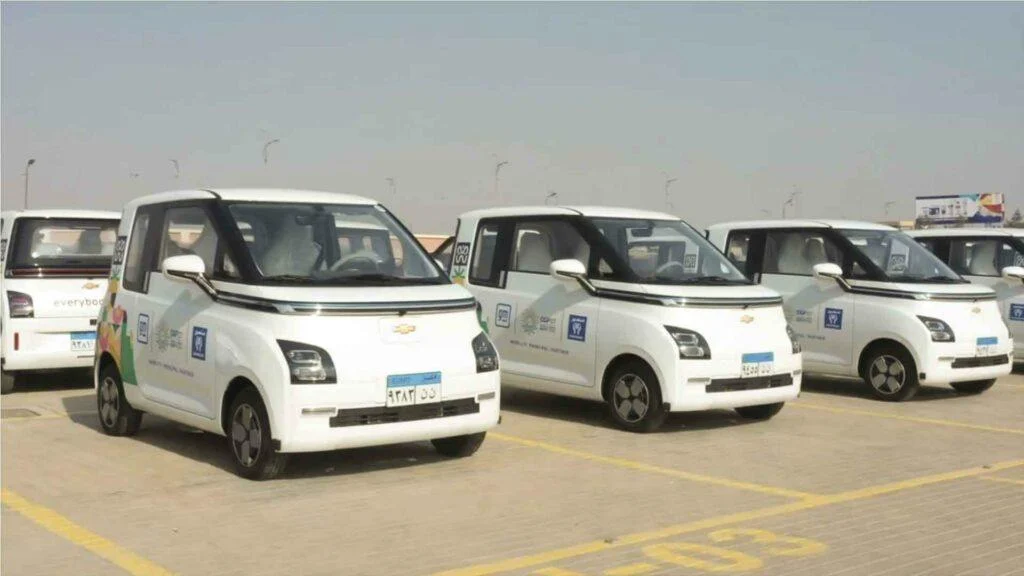 وحدات المرور ترخص 743 سيارة كهربائية في مصر خلال الشهر الماضي