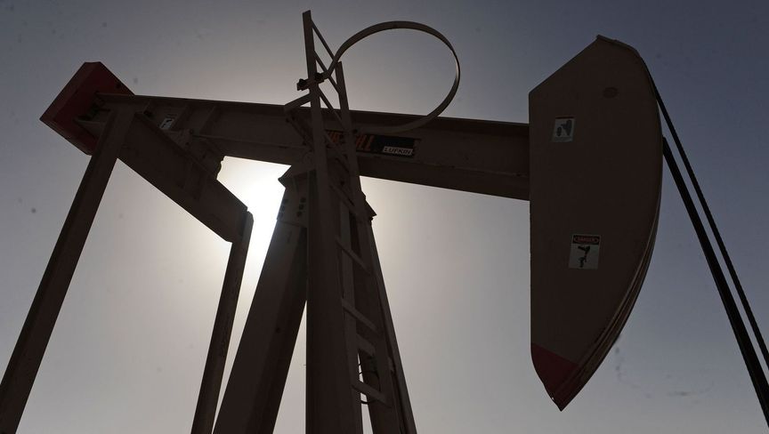 أسعار النفط تتراجع تزامنا مع محاولات إقرار الهدنة السياسية بالشرق الأوسط