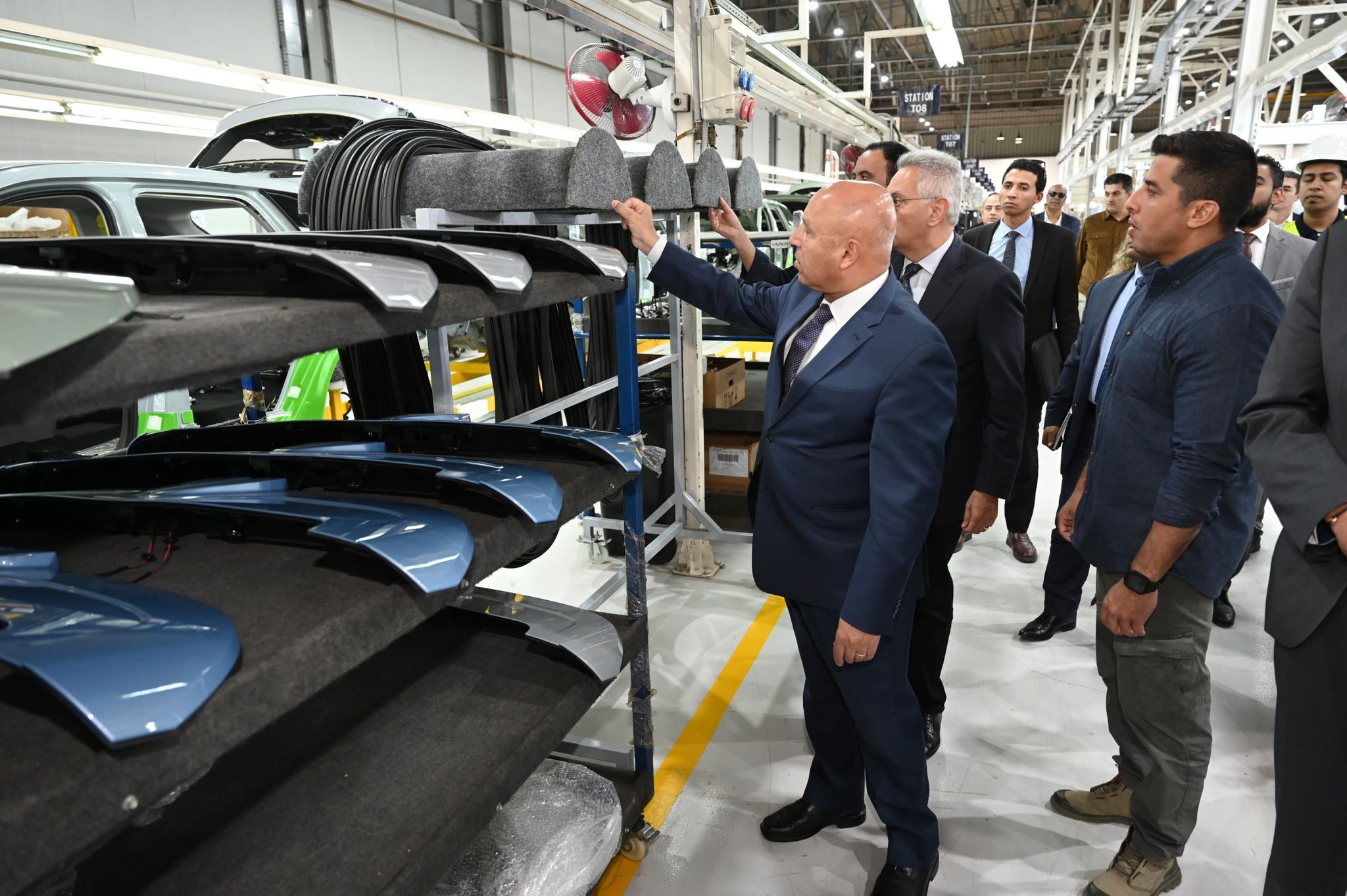 الوزير : مصنع إجا للسيارات يلبي احتياجات السوق المصرية من مرسيدس بنز وإكسيد