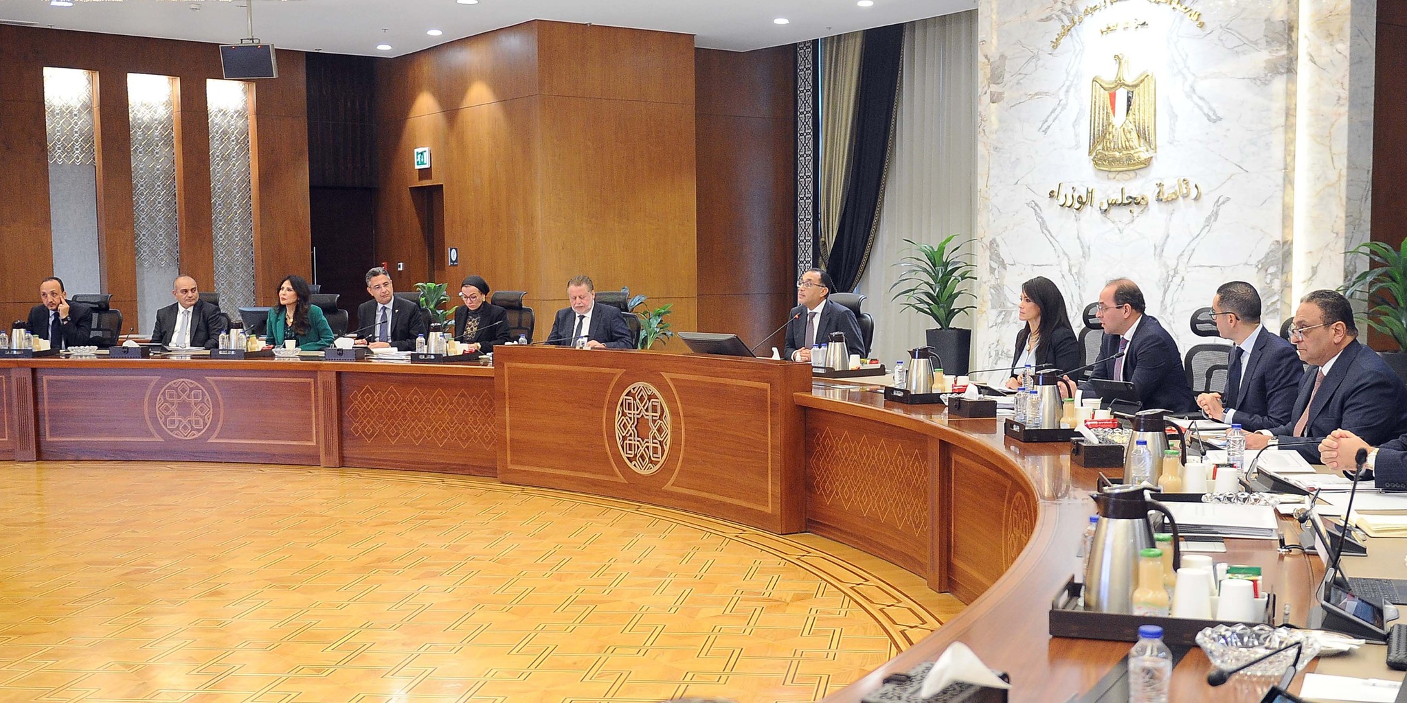 الحكومة : جاري الانتهاء من إجراءات طرح حصص كيانات بنكية ومطارات ومستحضرات طبية وبتروكيماويات