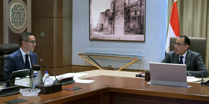 مدبولي يستعرض جهود صندوق مصر السيادى لجذب الاستثمارات .. ورؤية تنظيم سوق السيارات