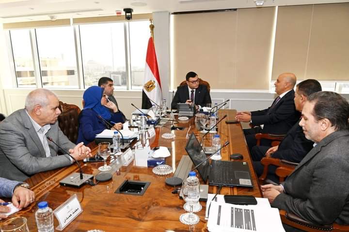 وزير الإسكان يتابع معدلات تسويق بعض مشروعات المجتمعات العمرانية