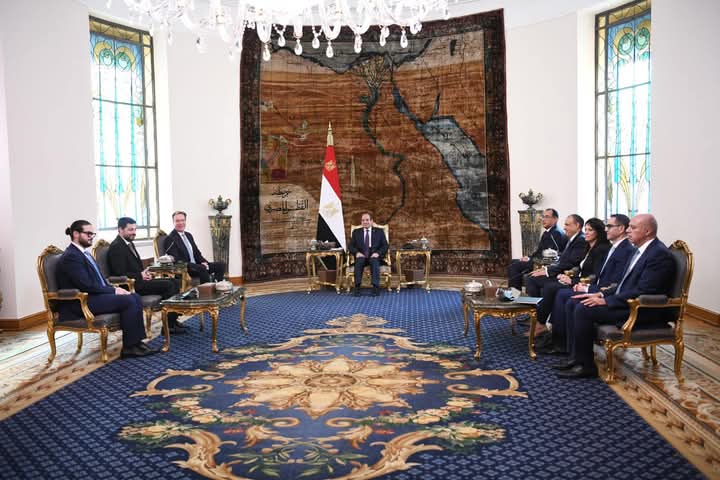 السيسي لرئيس المنتدى الاقتصادي العالمي : تشجيع القطاع الخاص الأجنبي على الاستثمار في مصر