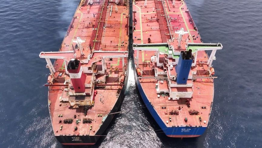 "بلومبرج" تكشف عن مركز شحن سري يغذي الصين بالنفط الإيراني