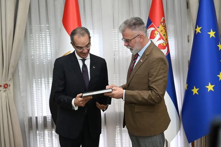 بحث التعاون مع صربيا في تنفيذ برامج تنمية مهارات الذكاء الاصطناعى