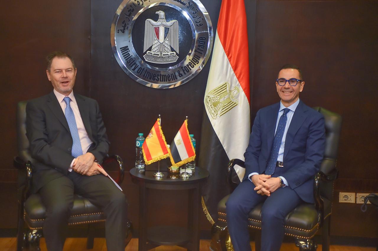 وزير الاستثمار  يبحث مع السفير الإسباني بالقاهرة سبل تعزيز العلاقات الاقتصادية بين البلدين