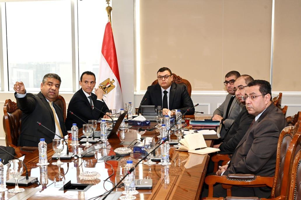 الشربيني يناقش مقترحات تعظيم الاستفادة من أصول هيئة المجتمعات العمرانية