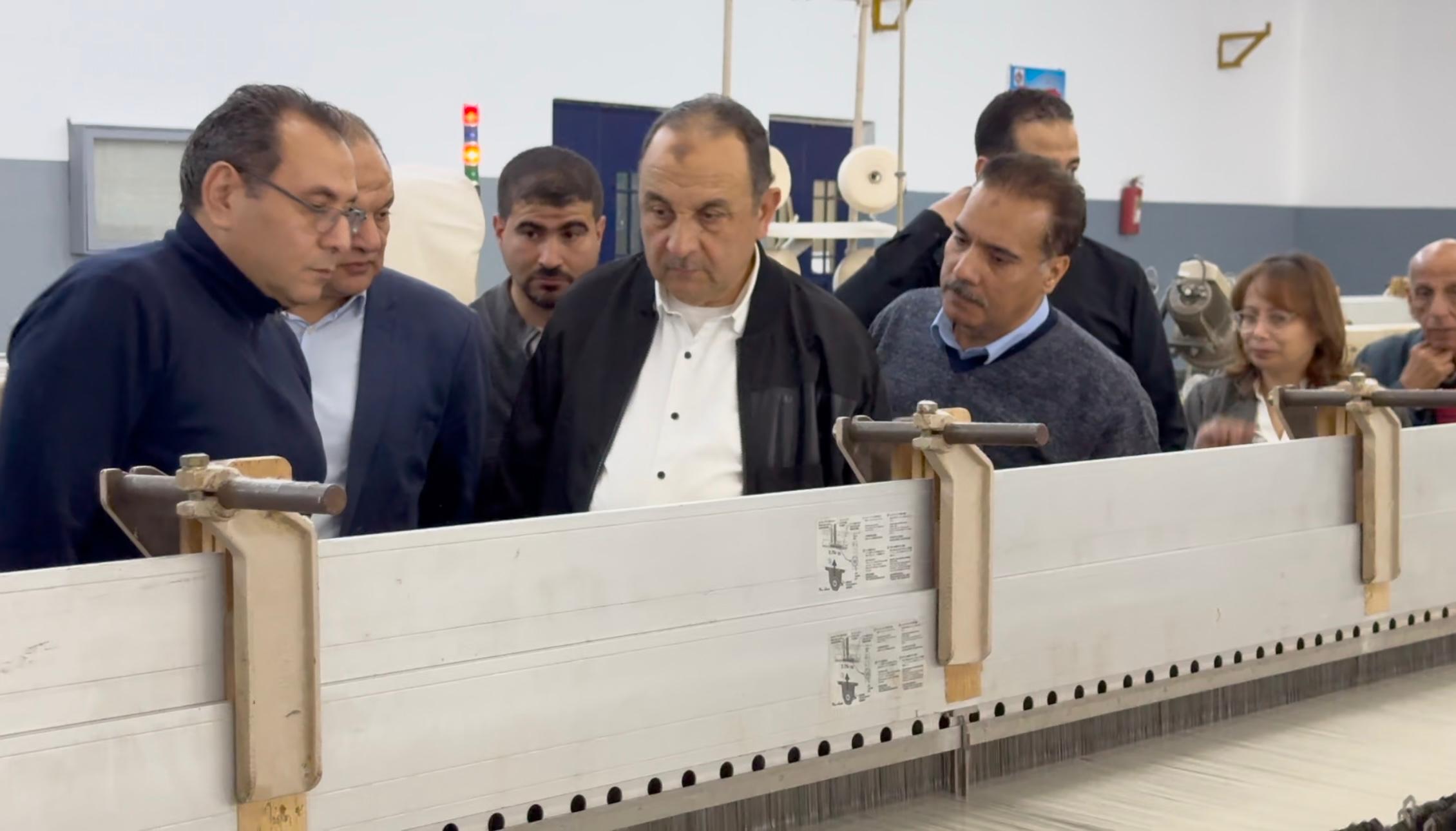 وزير قطاع الأعمال في جولة ميدانية موسعة بشركة "غزل المحلة" لمتابعة سير العمل