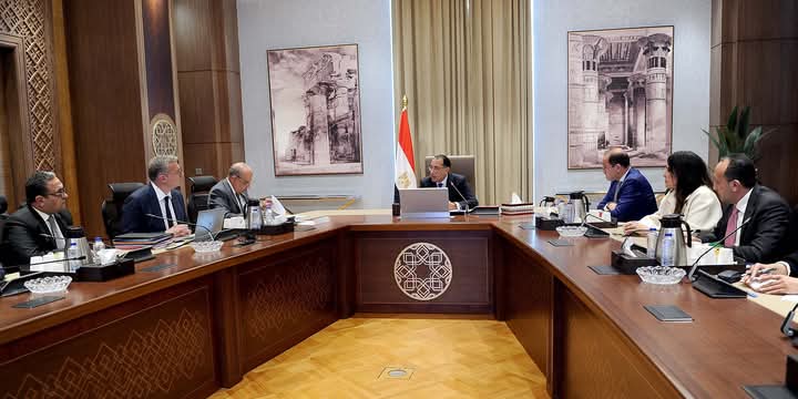 رئيس الوزراء يتابع جهود توفير احتياجات قطاع الكهرباء للصيف القادم