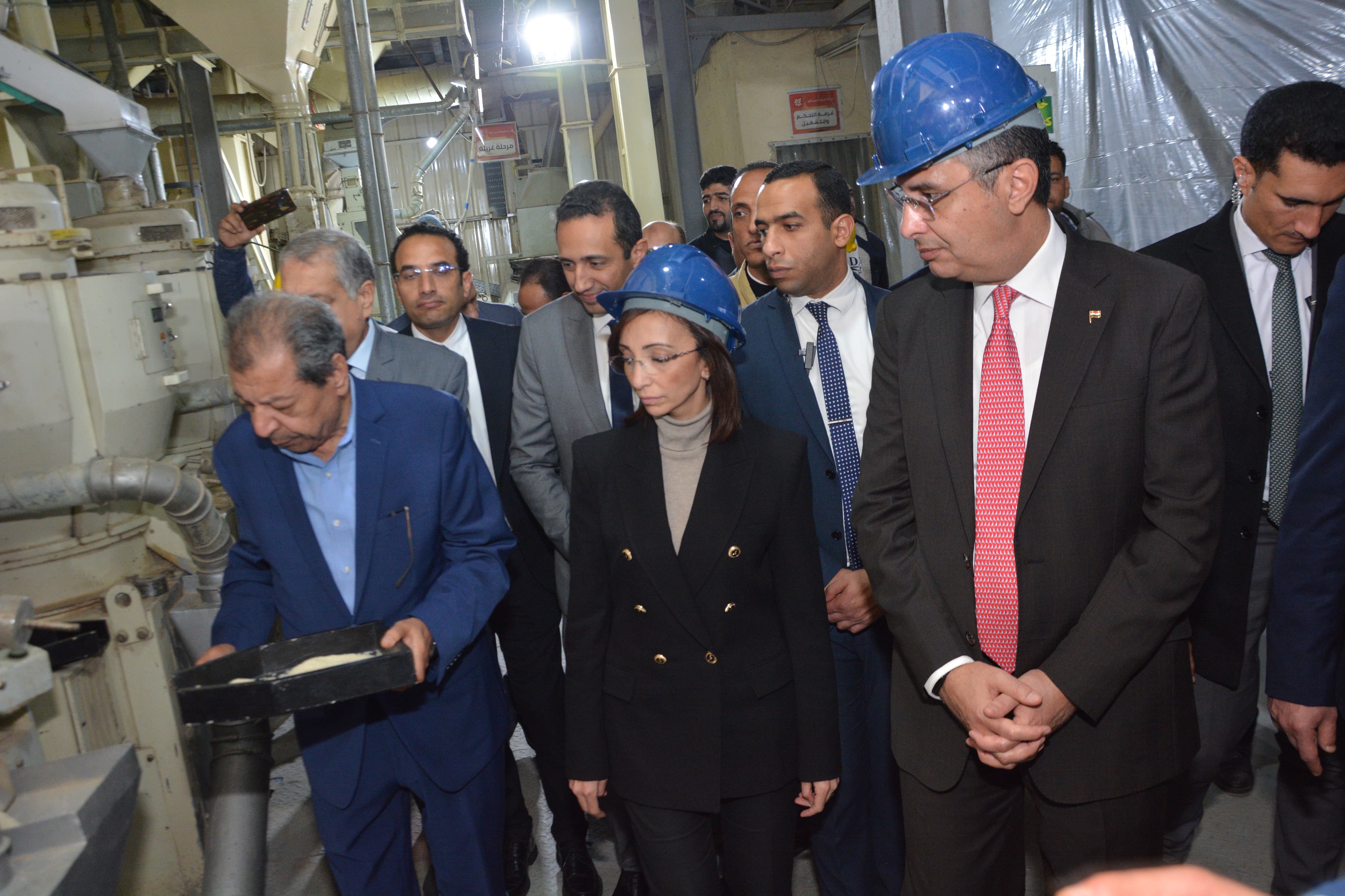 وزير التموين ومحافظ البحيرة يتفقدان مضرب الوليلي