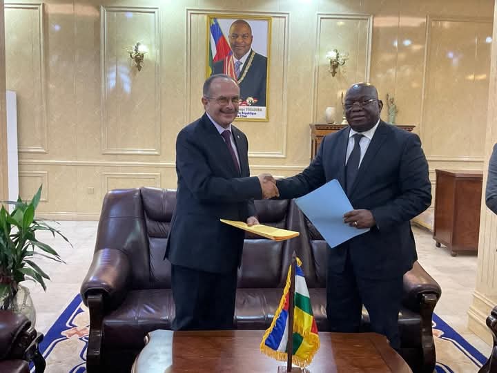 توقيع بروتوكول لإعادة تأهيل طريق في إفريقيا الوسطى بتنفيذ المقاولون العرب