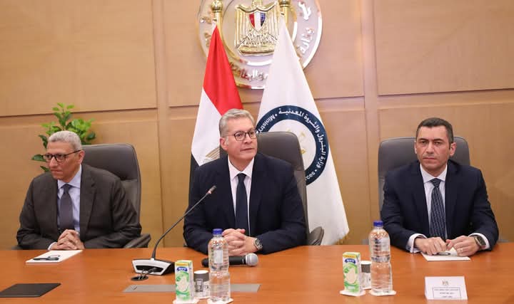 البترول : طرح مزايدة استثمارية للتنقيب عن رمل الكاولين ورمل الزجاج