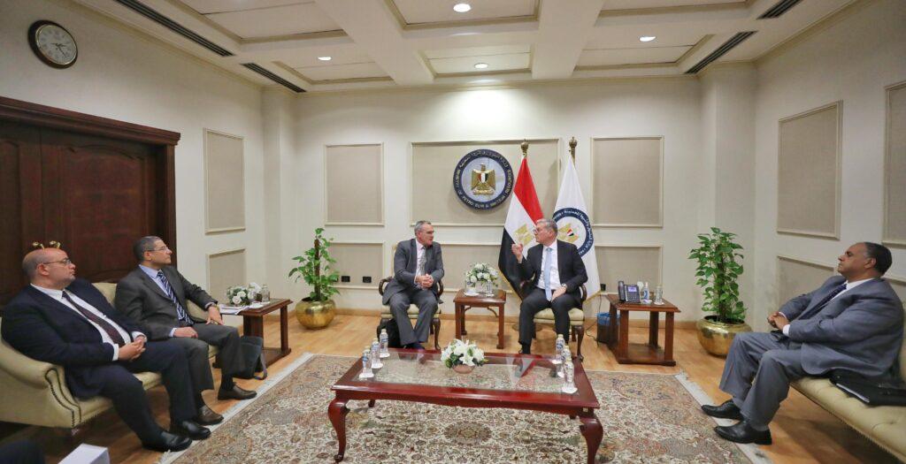 وزير البترول يستقبل قيادات "كايرون" لبحث تطوير أنشطتها في مصر
