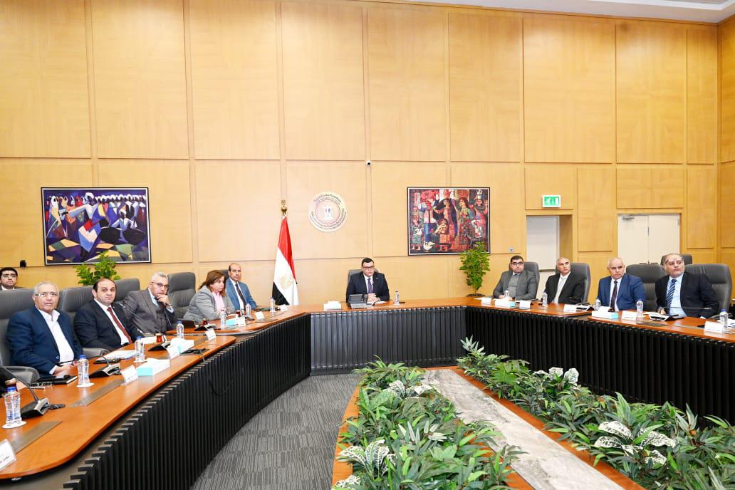 وزير الإسكان يتابع موقف تنفيذ وحدات المبادرة الرئاسية "سكن لكل المصريين" وسكن مصر وجنة