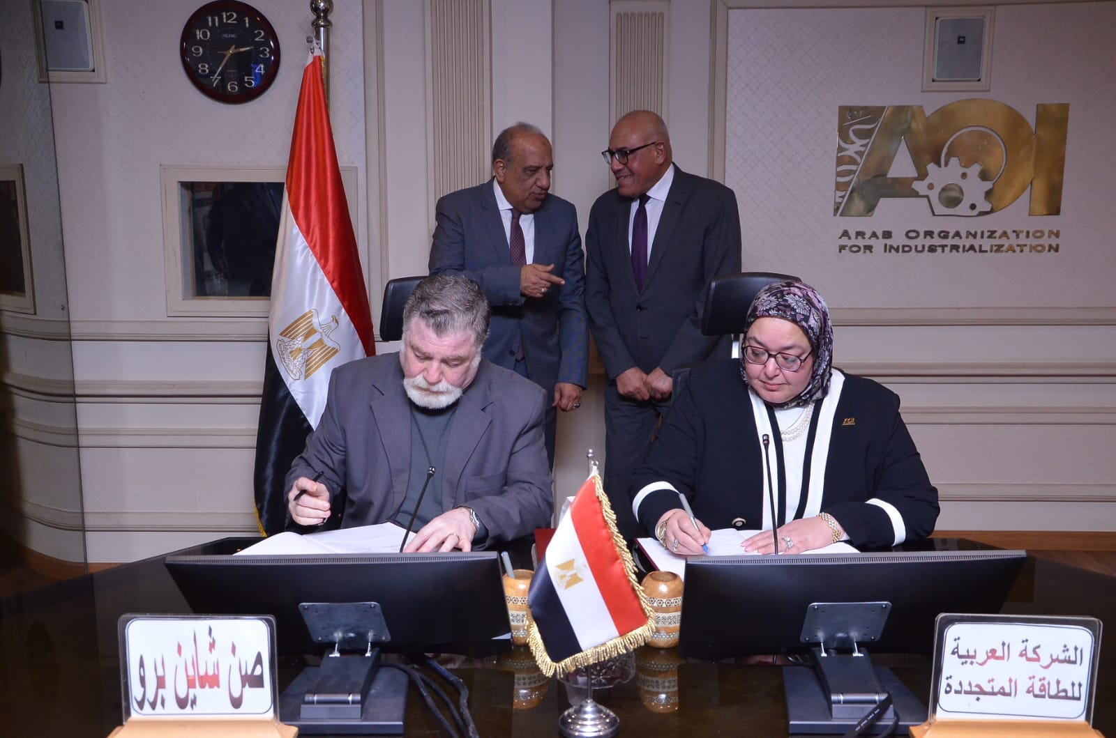 توقيع عقد مشروع لتصنيع الألواح الشمسية بين العربية للتصنيع وكبرى الشركات السويدية