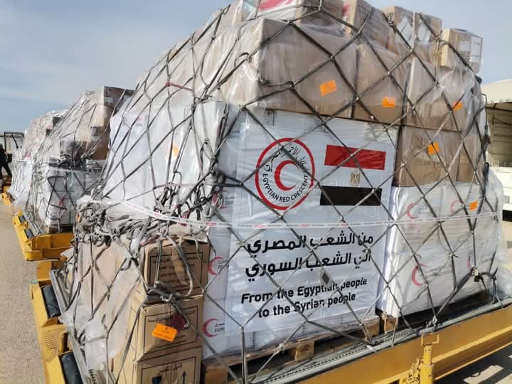 وصول طائرة مصرية تحمل ١٥ طنا من المساعدات الغذائية الطبية لسوريا