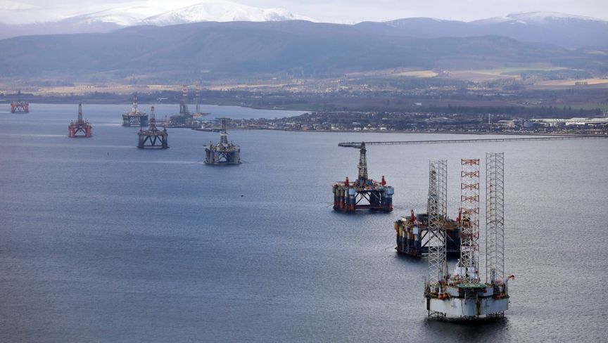 ترمب يهاجم بريطانيا بعد فرضها ضريبة أرباح على شركات الطاقة