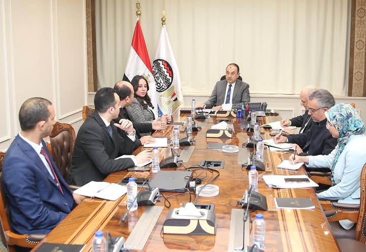 وزير الأعمال يبحث التعاون المشترك مع وفد مبادرة إبدأ لتطوير الصناعة المصرية