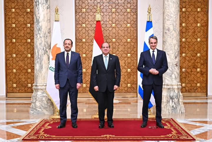 السيسي: ملف الطاقة كان حاضرا بقوة في المحادثات مع رئيس قبرص ووزراء اليونان