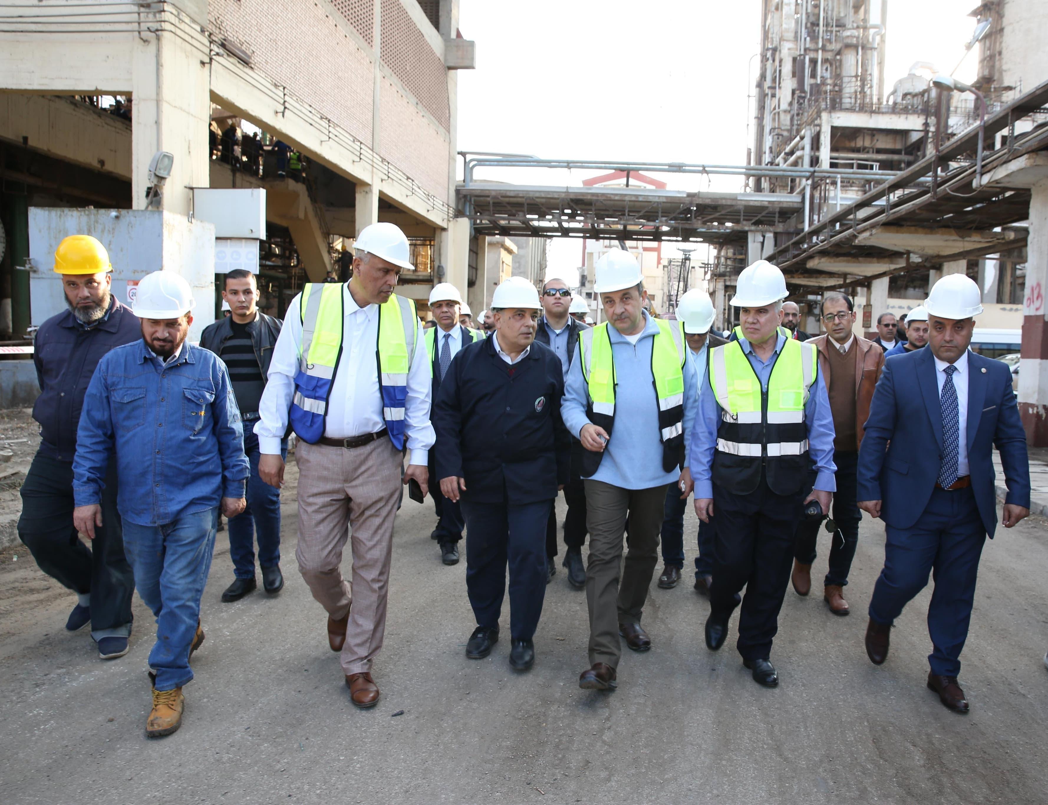 وزير قطاع الأعمال يتفقد مصانع "الدلتا للأسمدة" بطلخا