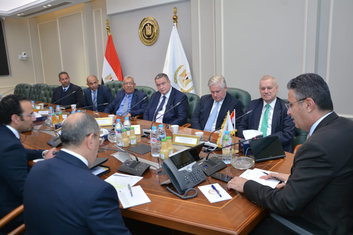 وزير التموين يبحث تعزيز التعاون مع شركة “أرتك بيبر” في مجال تصنيع الإيثانول والبجاس