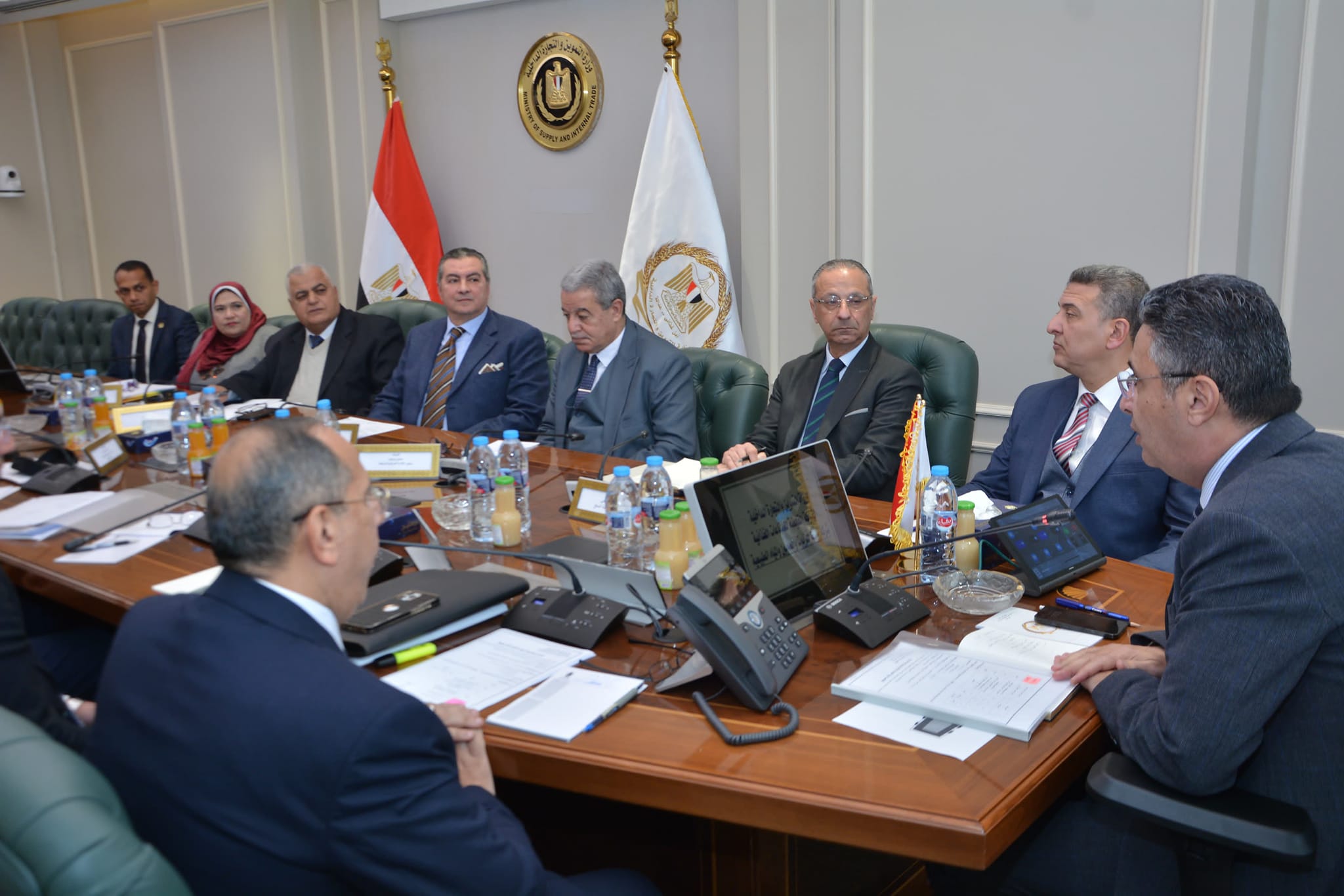 التموين تتابع مع الشركات زيادة المعروض من الزيوت الغذائية في الأسواق